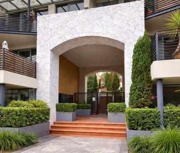 Stylish Ground-Floor Living with Private Courtyard in the Heart of ... - Photo 6