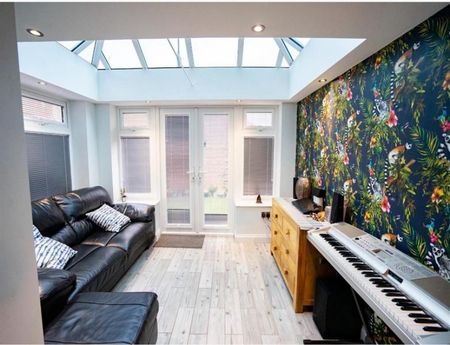 4 Bedroom Semi Detached To Let - Photo 4