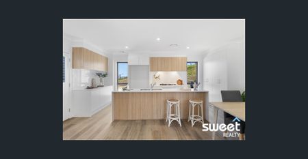 Exceptional New 5 Bedroom Home !! - Photo 5