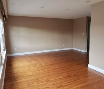 For Lease - 247 Waverly Street, Oshawa, Ontario - Photo 3