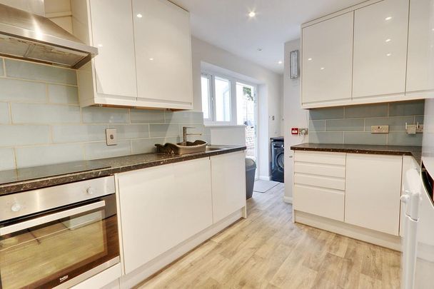 4 bedroom terraced house to rent - Photo 1