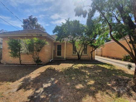 Neat Home with Large Yard, Close to Monash University - Photo 4