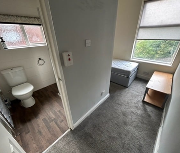 1 bedroom in a house share to rent - Photo 4