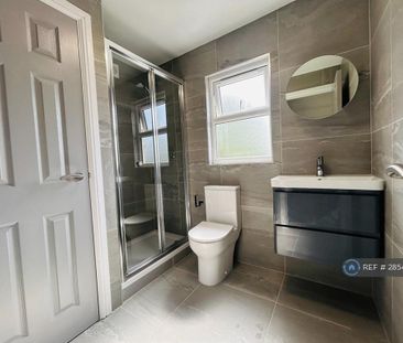 1 bedroom in a house share to rent - Photo 4