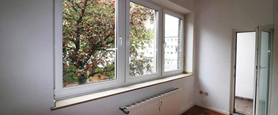 AM RANDE DES BISMARCKVIERTELS – Charmante 2,5-ZI-Whg. mit Balkon und Einbauküche - Photo 1