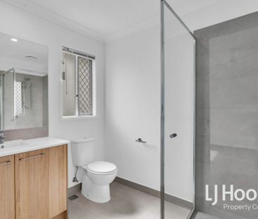 Prime Location - Contemporary Living - Walk to Anytime Fitness & Ca... - Photo 5