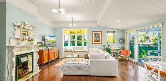 Beautifully Presented Cottage in the Heart of Thirroul! - Photo 2
