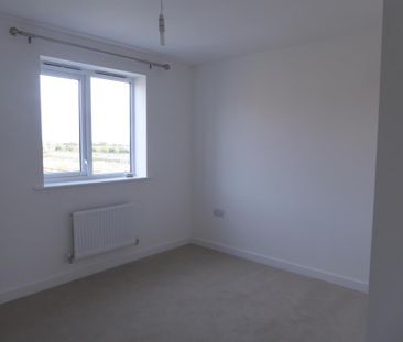 Available 3 Bed Not Specified - Photo 4