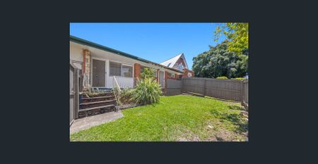 Spacious 3-Bedroom Unit in Newmarket I Available Now - Photo 2