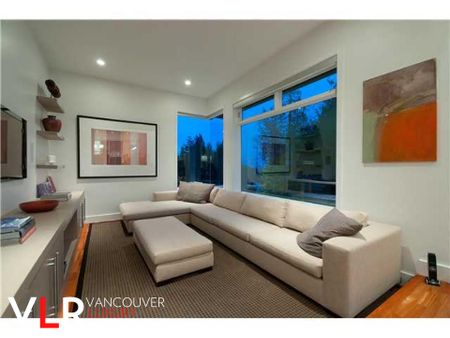 House in West Vancouver, BC - Photo 3