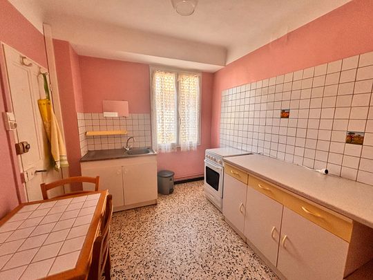 NIMES ST CESAIRE CHAMBRE DE 25M² ET PARKING, ETUDIANT, - Photo 1