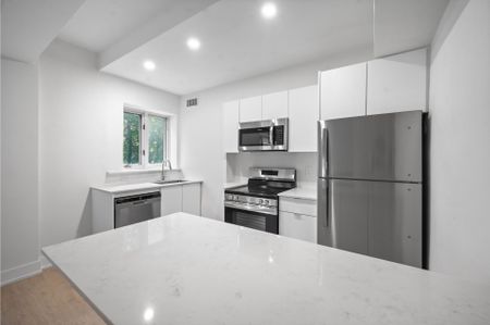 For Lease - 110 St Clair Avenue Unit# 803, Toronto, Ontario - Photo 5