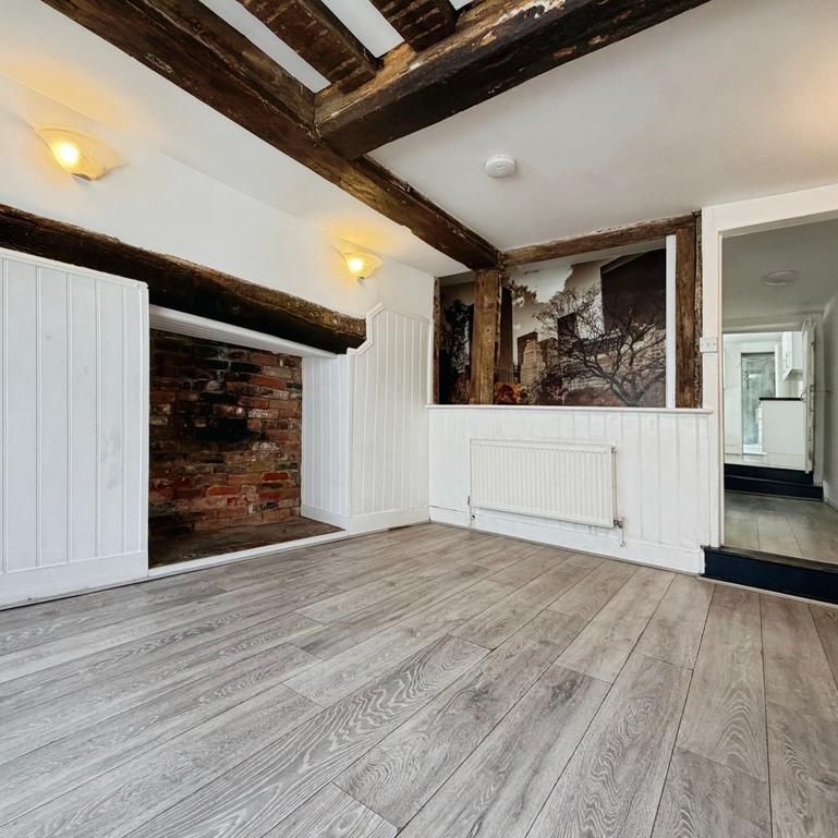 4 bedroom end of terrace house to rent - Photo 1