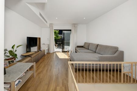 Stylish Townhouse In O'Connor - Photo 2