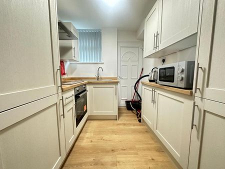2 bedroom terraced house to rent - Photo 4