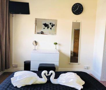 1 bedroom in a house share to rent - Photo 4