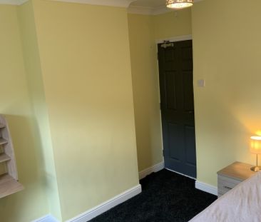 BEDROOM 4 – MEDIUM DOUBLE WITH DESK - Photo 6