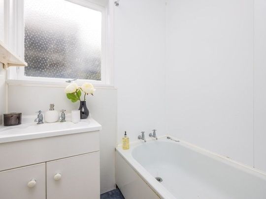 Beautifully Renovated Home in a Prime Onehunga Location - Photo 1