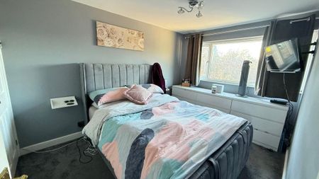 3 bedroom semi-detached house to rent - Photo 4