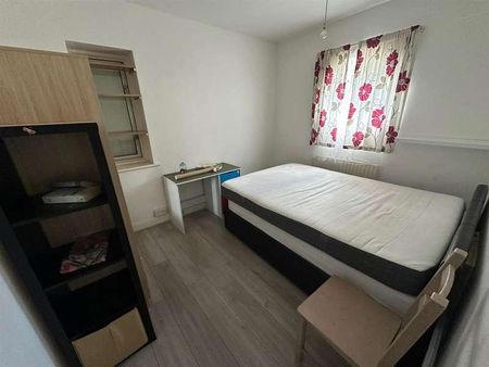 Stonegrove, Edgware, HA8 - Photo 4