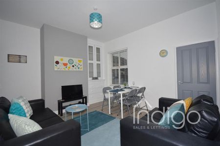 1 bedroom in a house share to rent - Photo 2