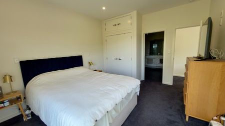 Executive living - fully furnished - Photo 5