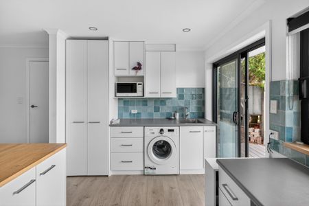Open the door to relaxed coastal comfort - Photo 3