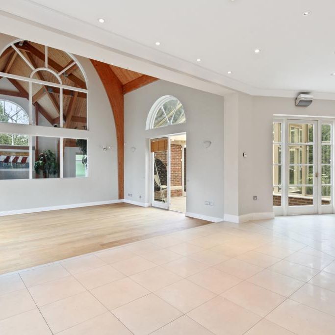 Chestnut Avenue, St Georges Hill, Weybridge, Surrey, KT13 0LA - Photo 1