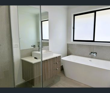 16 Kashmir Circuit, Greenbank, Qld 4124 - Photo 5