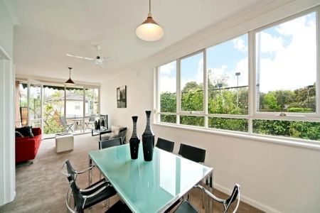 Light, Bright and Roomy - Photo 2