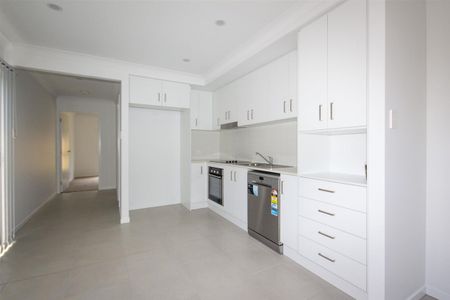 Spacious 2-Bedroom Hidden Gem of a Unit! - Photo 4