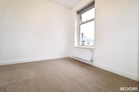 3 bedroom end of terrace house to rent - Photo 3