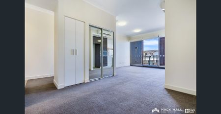 TOP FLOOR APARTMENT - UNFURNISHED - Photo 2