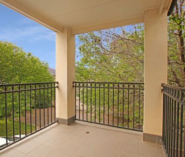 Modern Townhouse Living Opposite Balmoral Reserve! - Photo 2