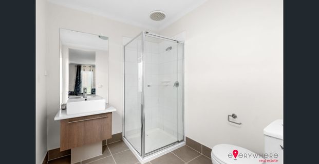 Stylish Family Living with Exclusive Saltwater Coast Lifestyle Access - Photo 1