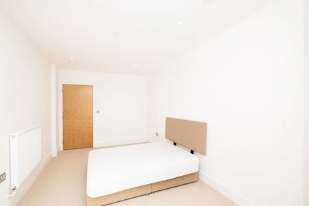 2 Bed Flat, High Street, E15 - Photo 2