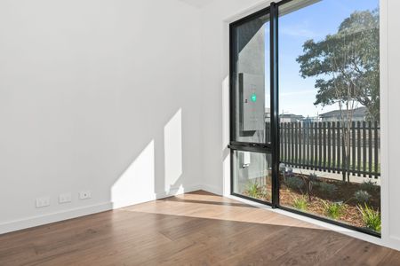 Low Maintenance Contemporary Living! - Photo 2