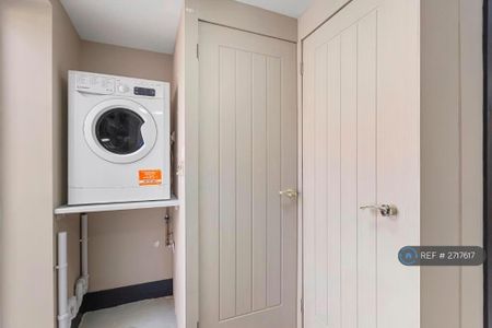 1 bedroom in a house share to rent - Photo 4