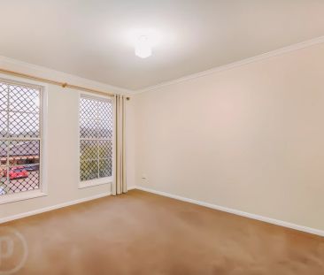 4 bed 2 bath - Photo 5