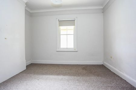 Charming Family Home in Millthorpe. - Photo 4