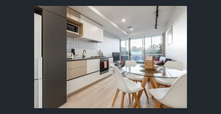 Elevate Your Lifestyle: Unfurnished Loft Apartment in Prime Location! - Photo 2