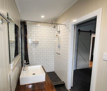 Charming 3 Bedroom Cottage - Moments from Malanda - Photo 5