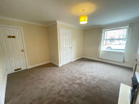 3 bedroom Semi-Detached House to let - Photo 3