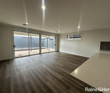Brand New 4 Bedroom + 2 Living Areas! - Photo 1