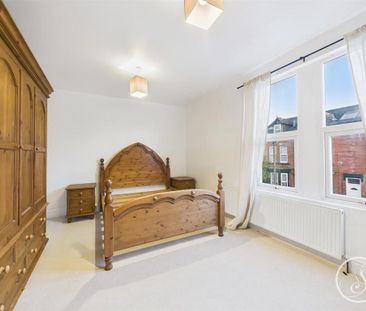 4 bedroom terraced house to rent - Photo 6