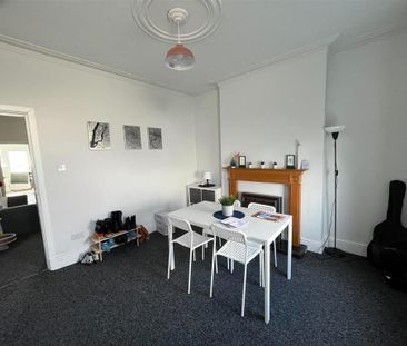 2 bedroom semi-detached house to rent - Photo 4