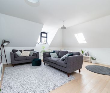 The Broadway, Cheam, SM3 - Photo 1