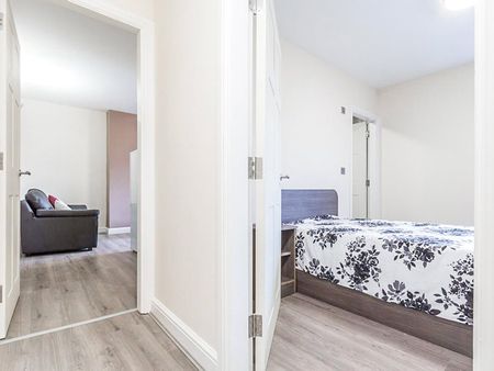 Apt 6, 18 Queen Square - Photo 2