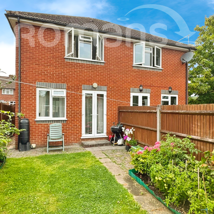 St. Christophers Road, Farnborough, GU14 - Photo 1