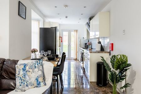 5 Bed Terraced House, Poplar Road, B66 - Photo 3